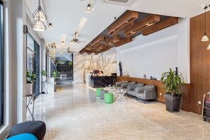 Lobby sitting area - New York Hotel (Phnom Penh)