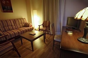 Una televisión de pantalla plana