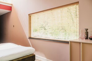 Premium bedding, individually decorated, individually furnished, desk - Zoomers aan het Bos (Castricum)