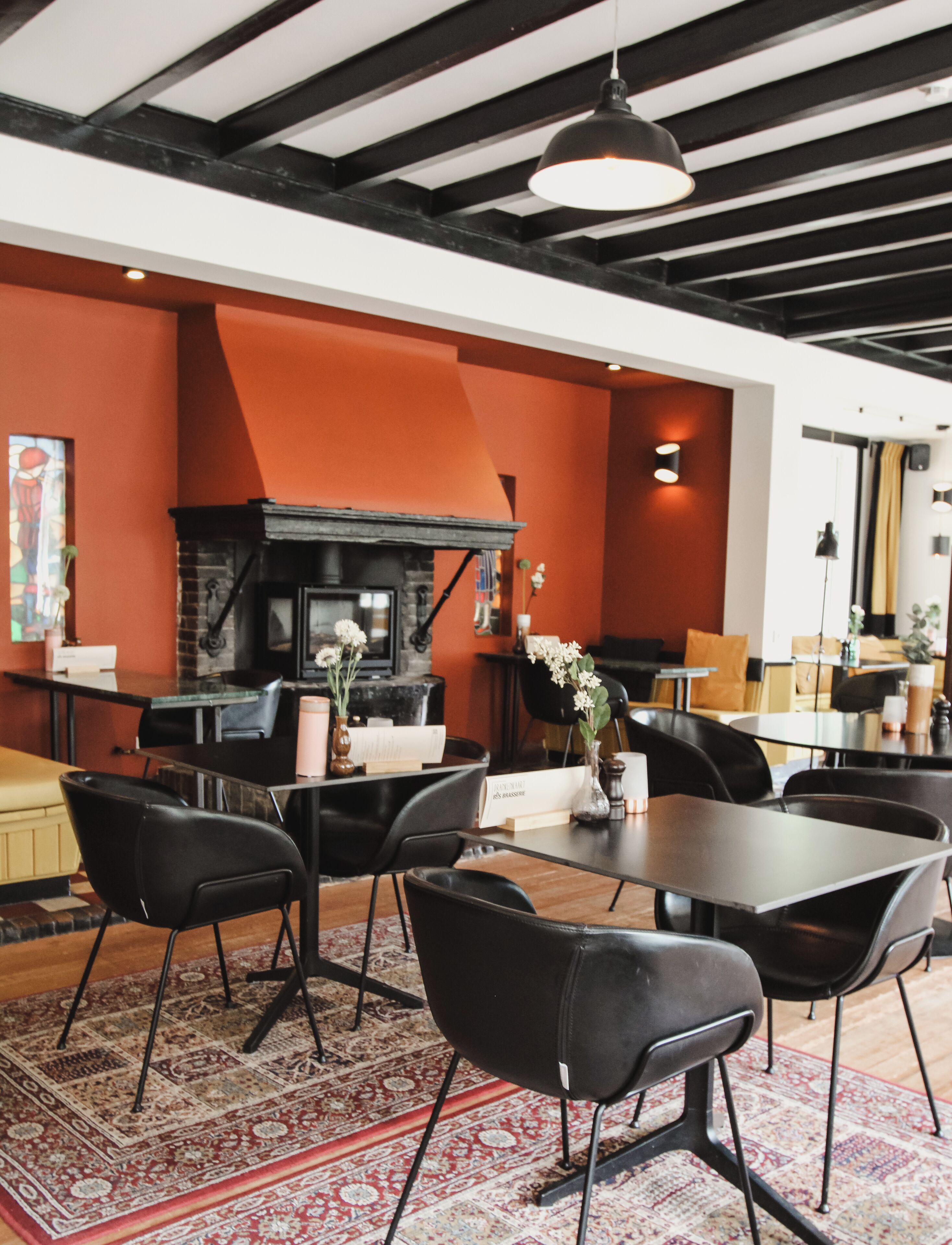 Petit déjeuner, déjeuner et dîner servis sur place, vue sur le jardin