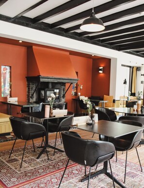 Breakfast, lunch, dinner served; Mediterranean cuisine, garden views - Zoomers aan het Bos (Castricum)