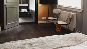 Junior Suite | Premium bedding, desk, laptop workspace, blackout drapes - Zoomers aan het Bos (Castricum)