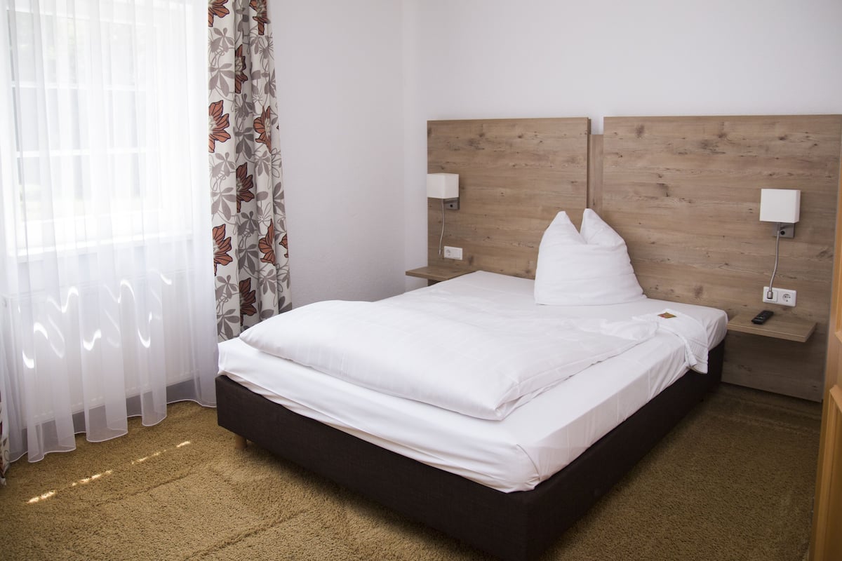 premium bedding, pillow-top beds, minibar, in-room safe