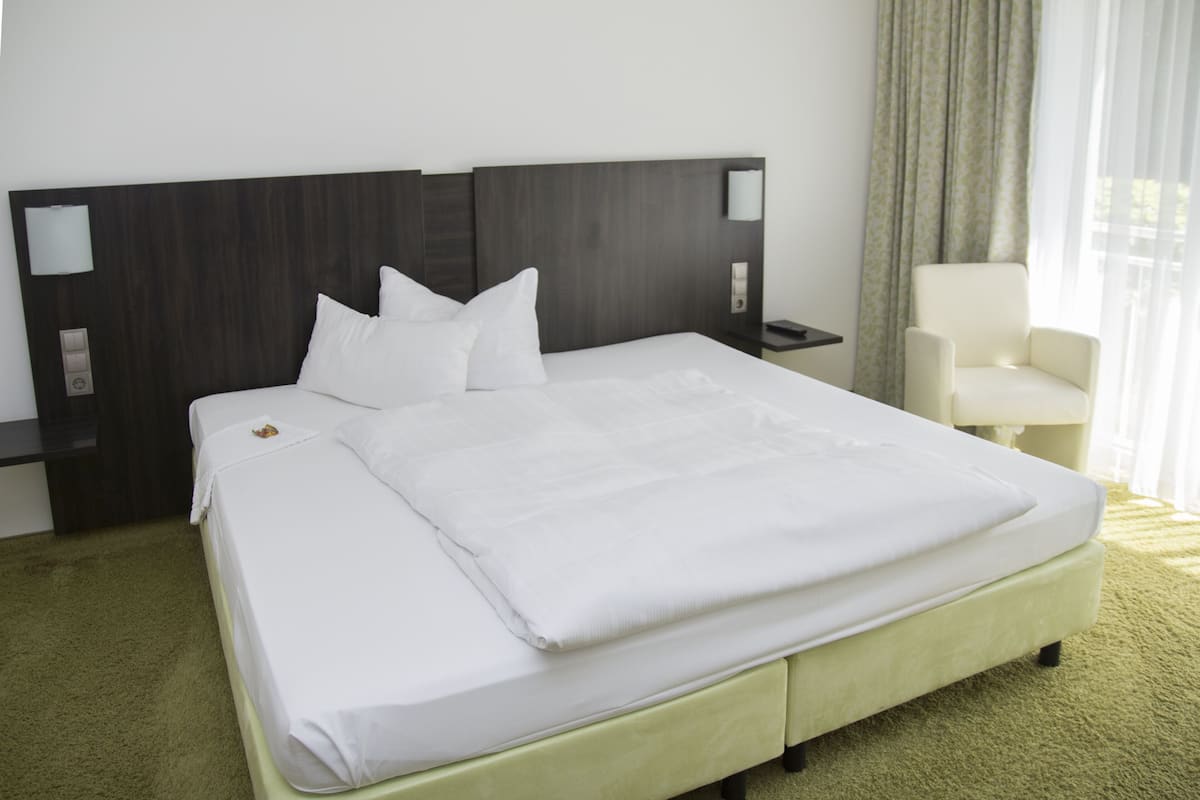 premium bedding, pillow-top beds, minibar, in-room safe