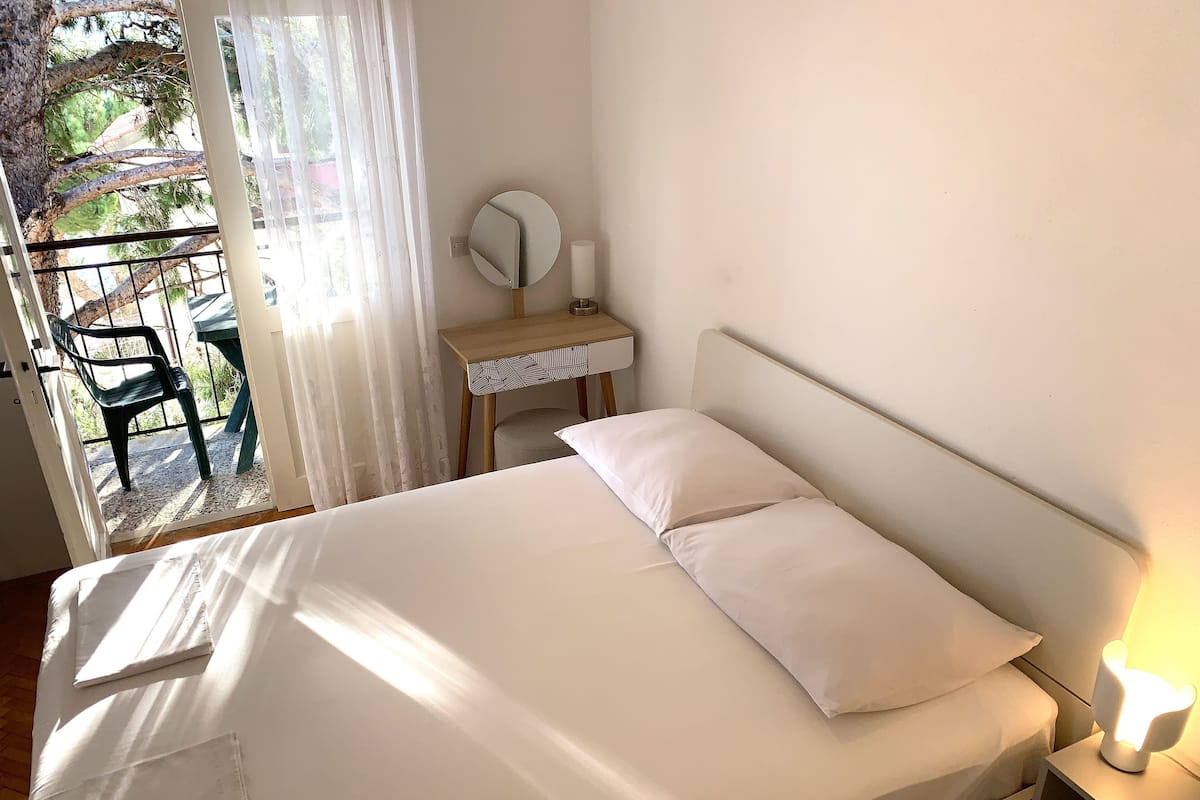 Wifi gratis y ropa de cama
