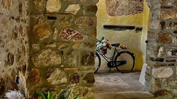 Se sirven desayunos, comidas, cenas y cocina italiana