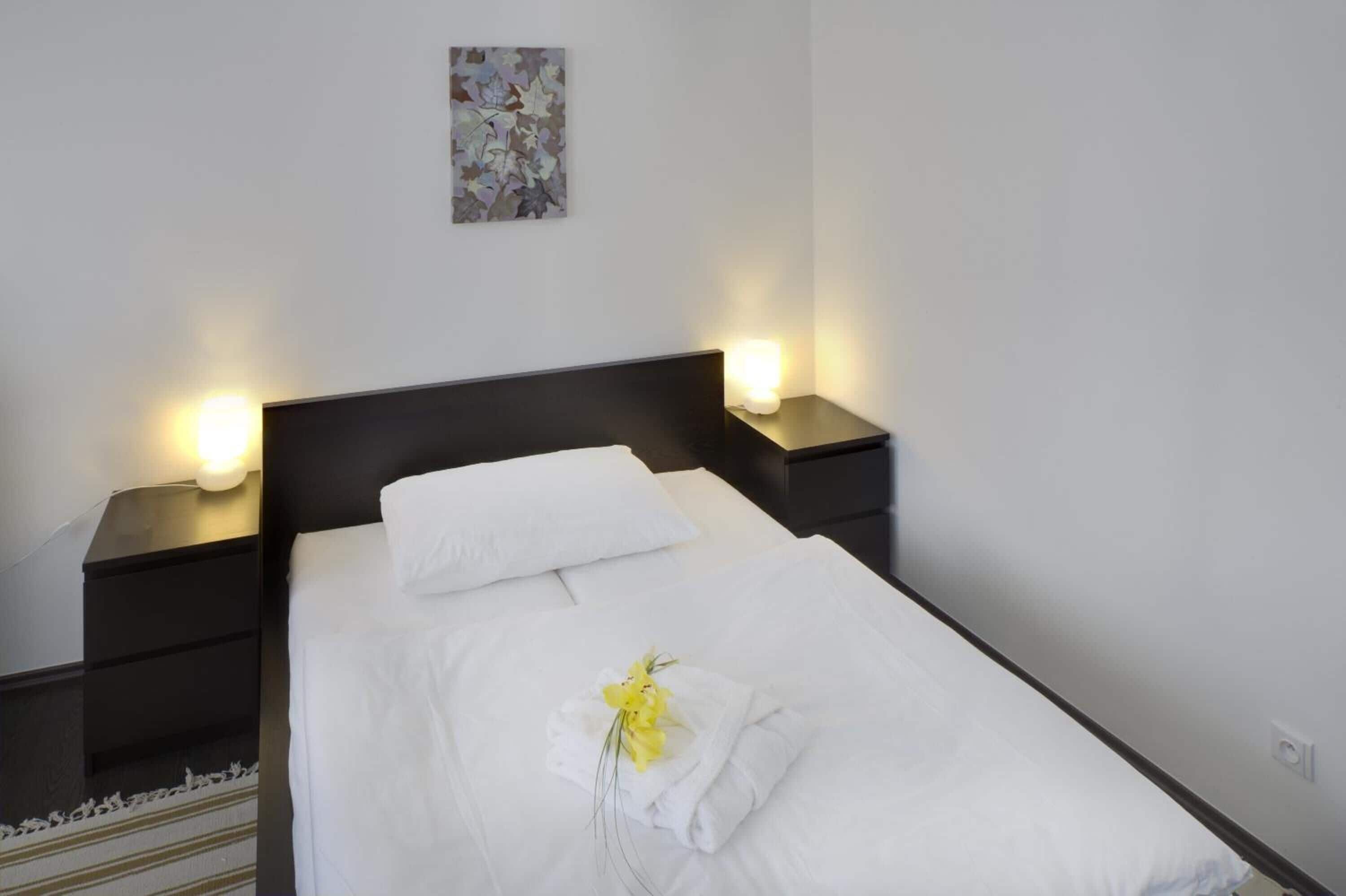 2 bedrooms, minibar, in-room safe, desk