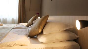 Deluxe Suite, 2 Bedrooms | 2 bedrooms, minibar, in-room safe, desk