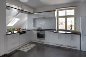 Coffee/tea maker, electric kettle