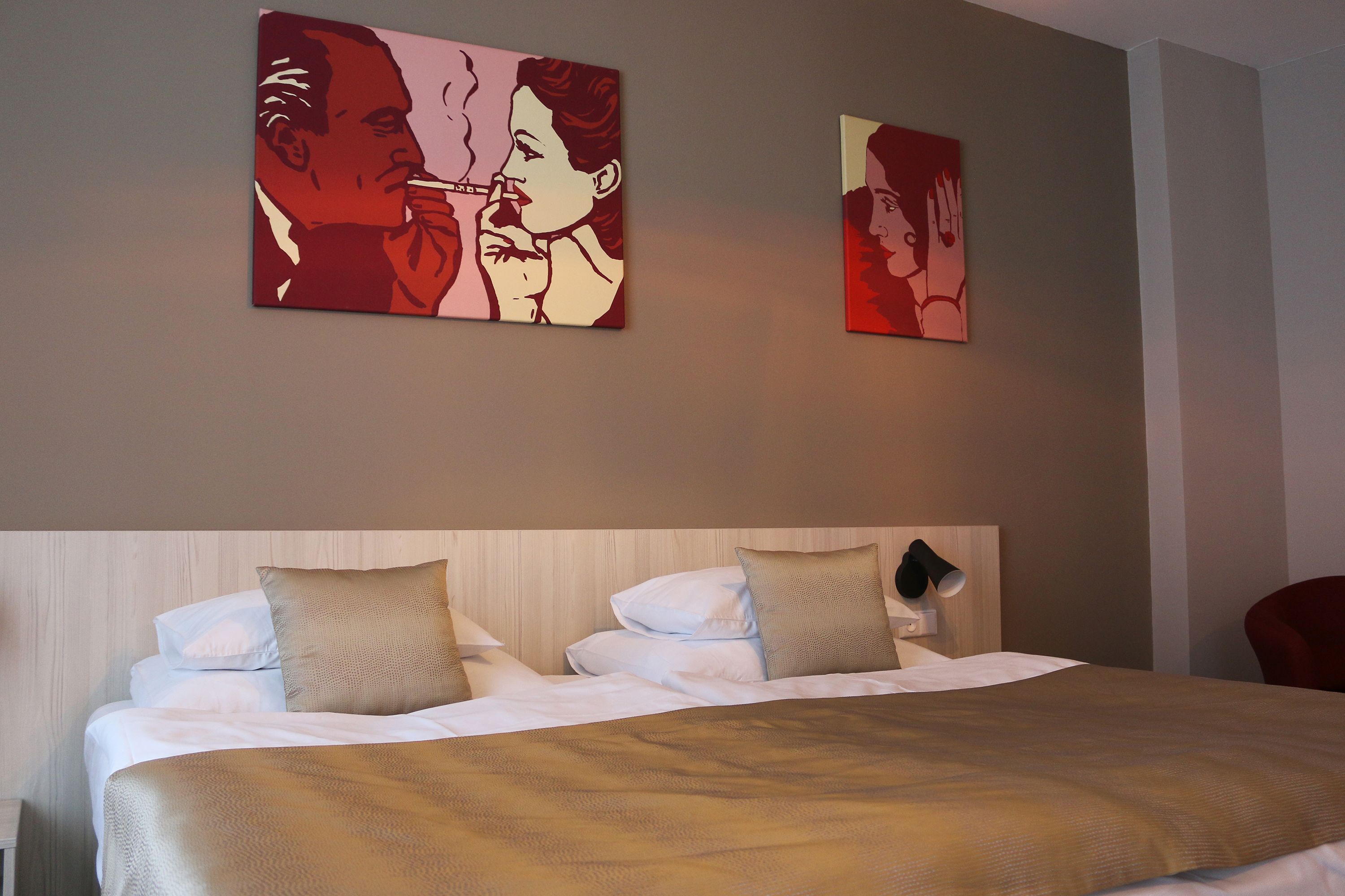 deluxe suite, 2 bedrooms | 2 bedrooms, minibar, in-room safe, desk