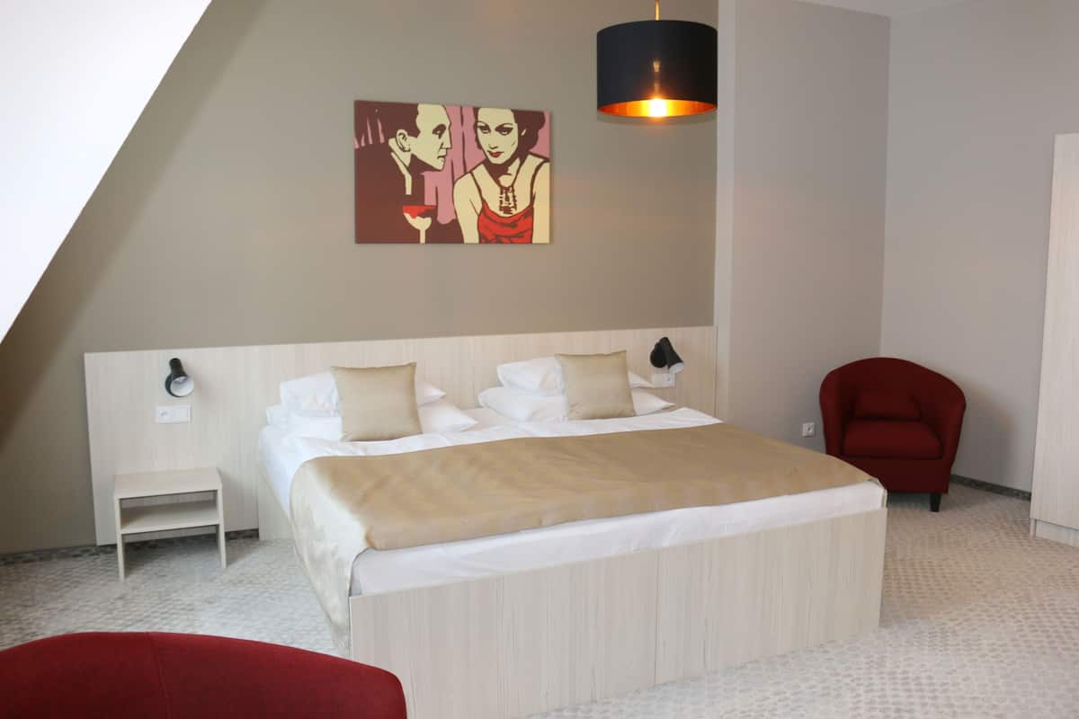 2 chambres, minibar, coffres-forts dans les chambres, bureau