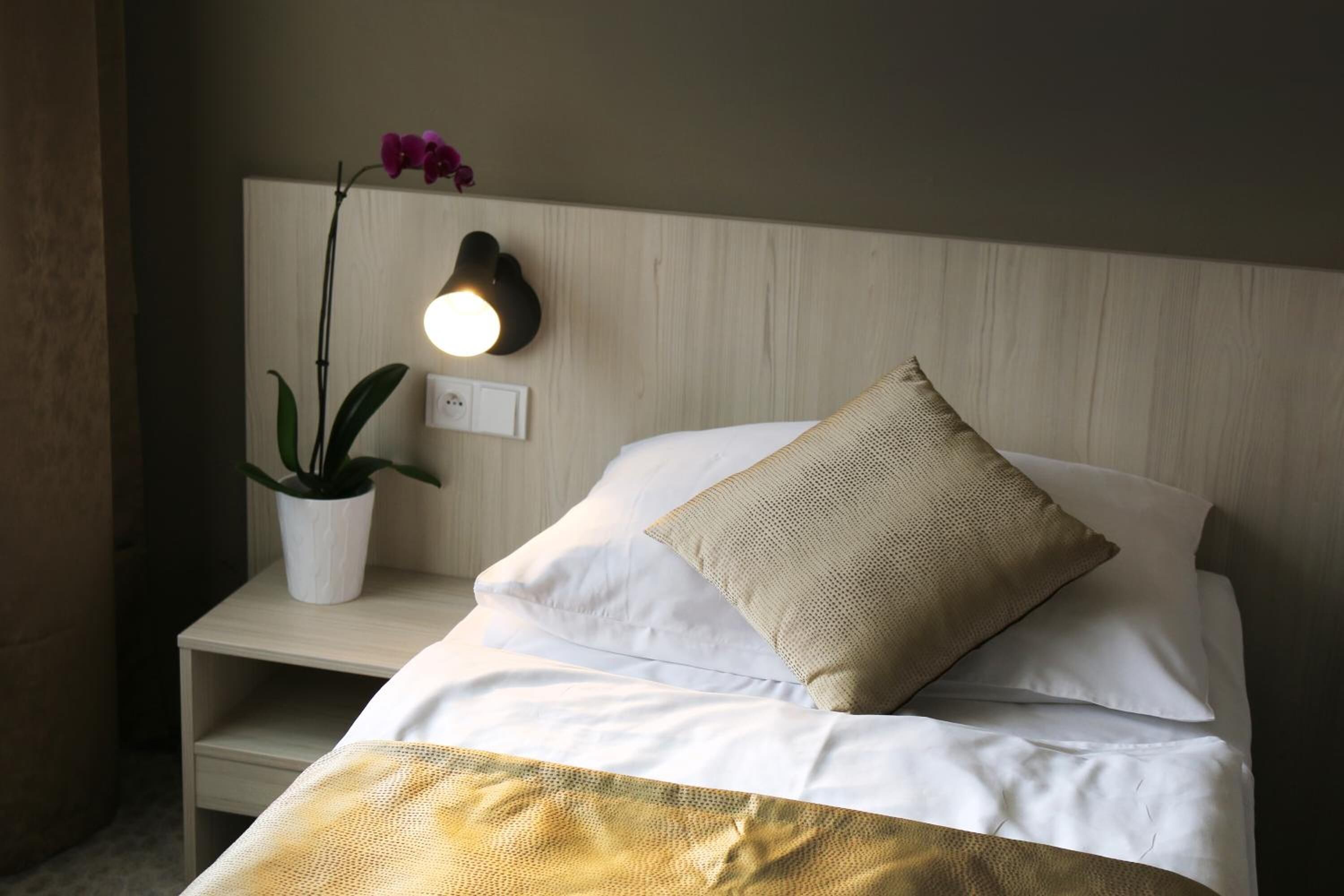 2 bedrooms, minibar, in-room safe, desk