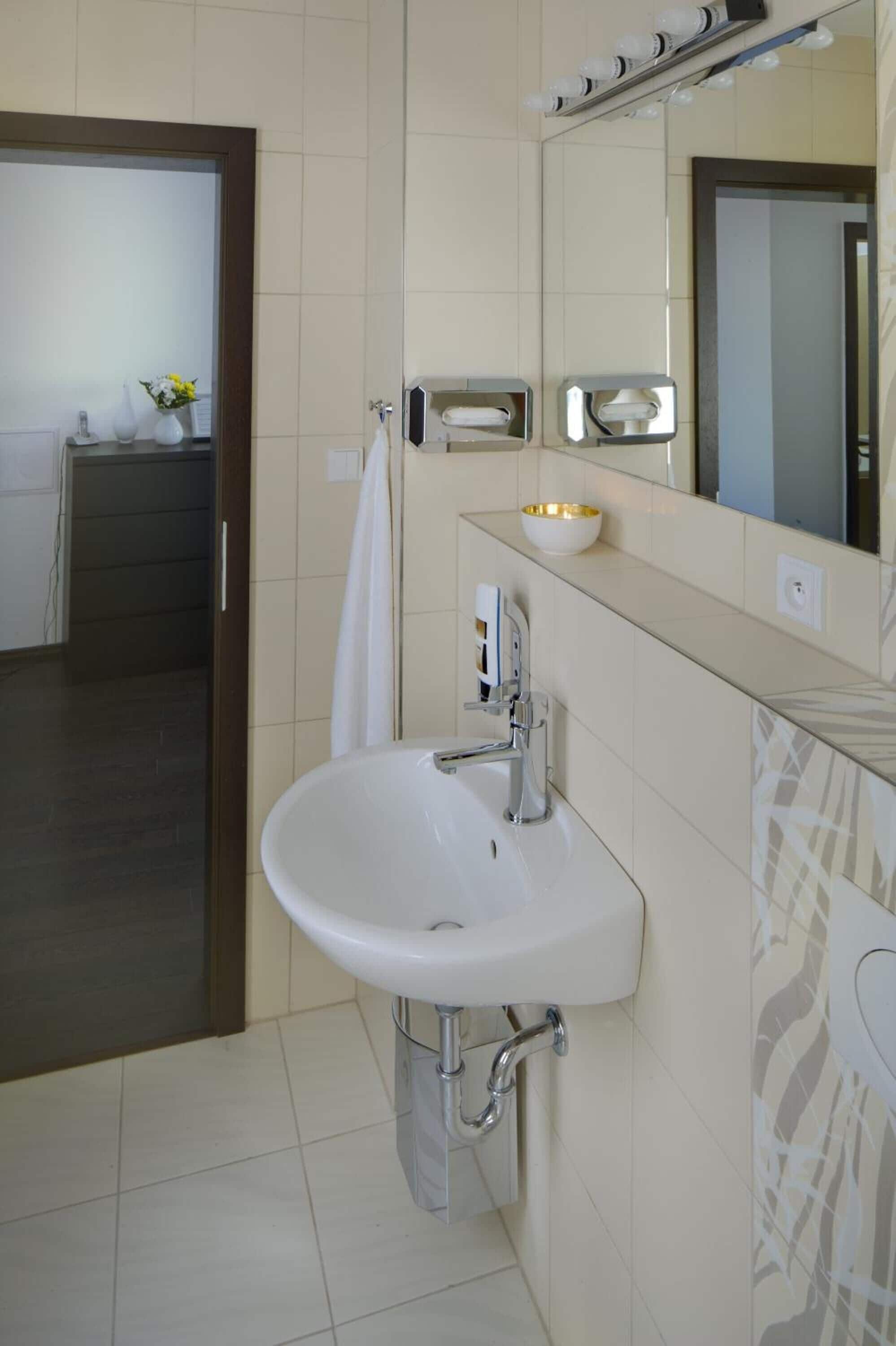 Photo - 1. Republic Hotel