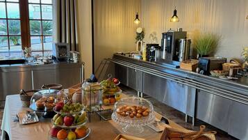 Se ofrece un desayuno continental (17.50 EUR por persona)