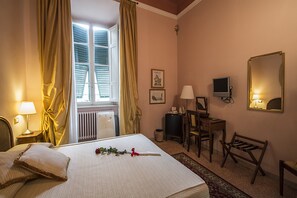 Habitación doble de uso individual | 1 dormitorio, minibar con artículos gratuitos, caja fuerte