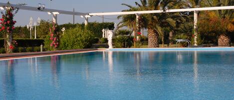 Outdoor pool, sun loungers