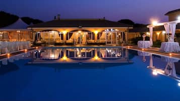 Outdoor pool, pool loungers