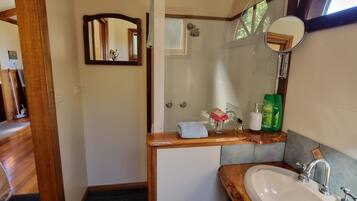 Kabin Khas, 1 kamar tidur | Kamar mandi | Shower, perlengkapan mandi gratis, pengering rambut, dan handuk