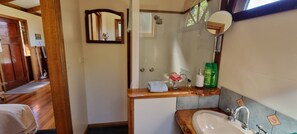 Bathroom - Eastern Reef Cottages (Port Campbell)