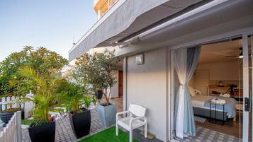 Premium bedding, in-room safe, individually decorated