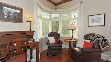 Standard Room | Living area