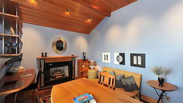 The Loft | Living area | Flat-screen TV, DVD player, iPod dock, MP3 dock