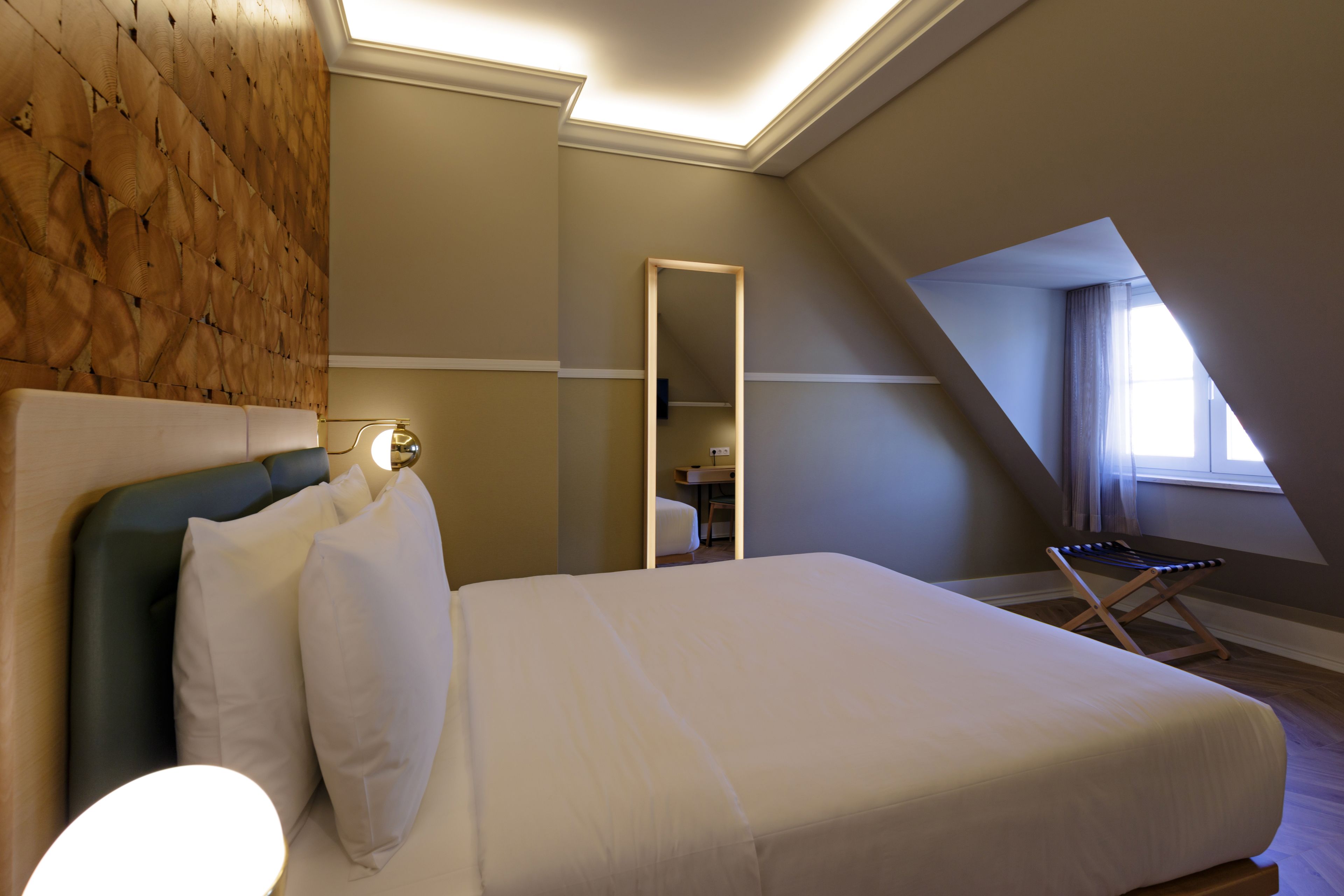 double room | 1 bedroom, minibar, in-room safe, desk