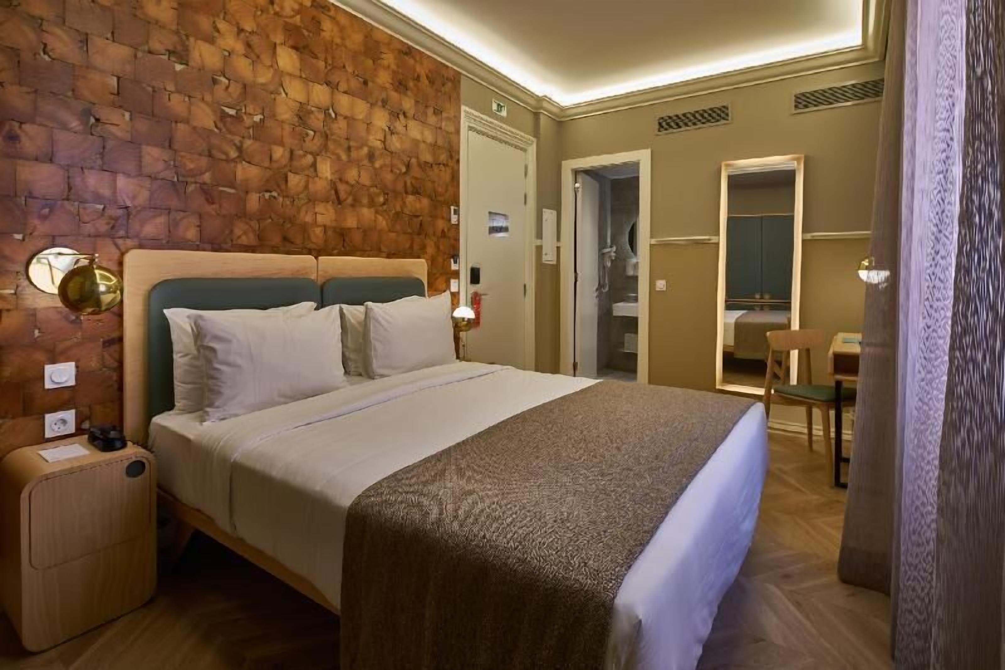 Minibar, in-room safe, desk, soundproofing