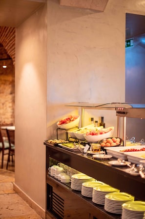 Daily to-go breakfast (EUR 15 per person) - My Story Hotel Tejo (Lisbon)