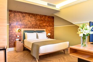 ミニバー、セーフティボックス (室内)、デスク、防音設備