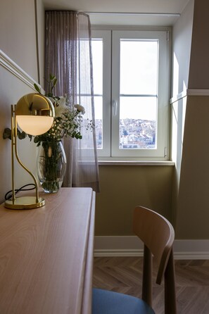 Minibar, coffres-forts dans les chambres, bureau, chambres insonorisées