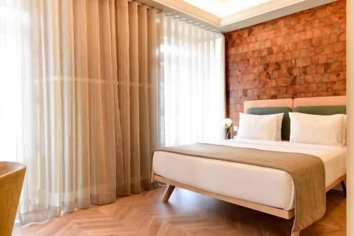 Minibar, in-room safe, desk, soundproofing