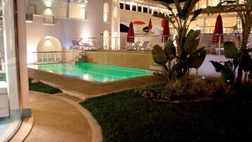 Outdoor pool, pool umbrellas, sun loungers