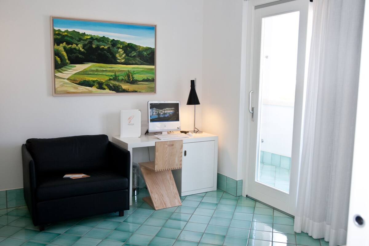 Hochwertige Bettwaren, Daunenbettdecken, Minibar, Zimmersafe
