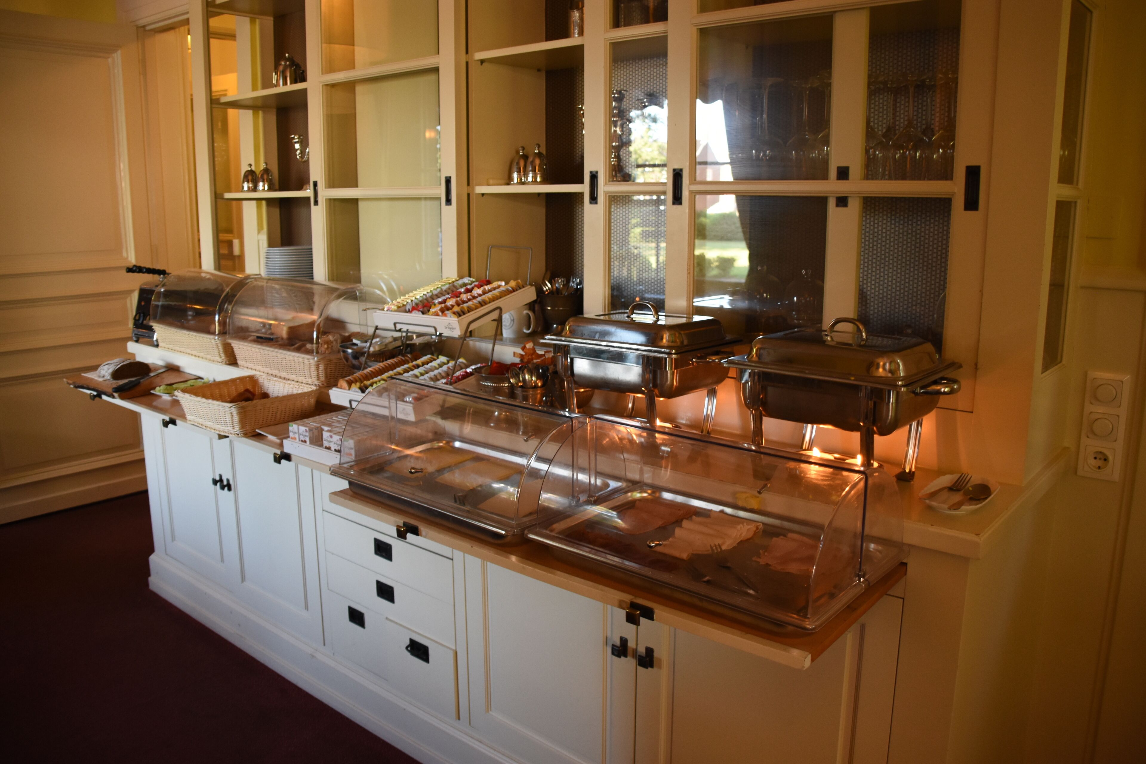daily buffet breakfast (eur 15 per person)