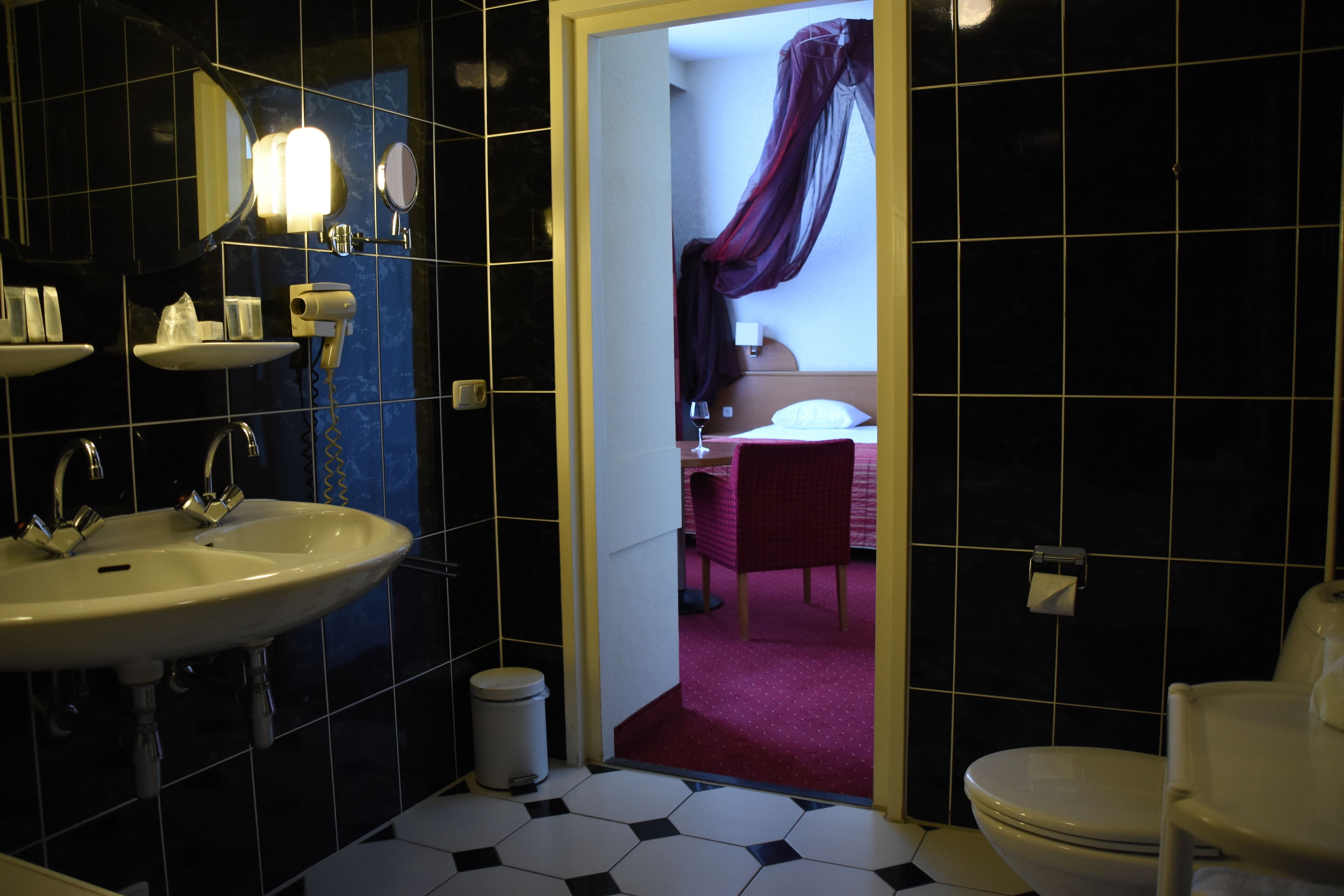 suite | bathroom | free toiletries, hair dryer, towels, soap