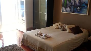 Panoramic Studio Suite | Minibar, soundproofing, iron/ironing board, free cribs/infant beds