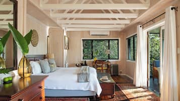 Luxury Suite | 1 bedroom, premium bedding, minibar, in-room safe