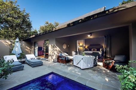 Suite | Living area. Prana Lodge