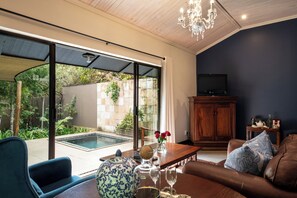 Suite | Oppholdsområde | Flatskjerm-TV, peis og DVD-spiller