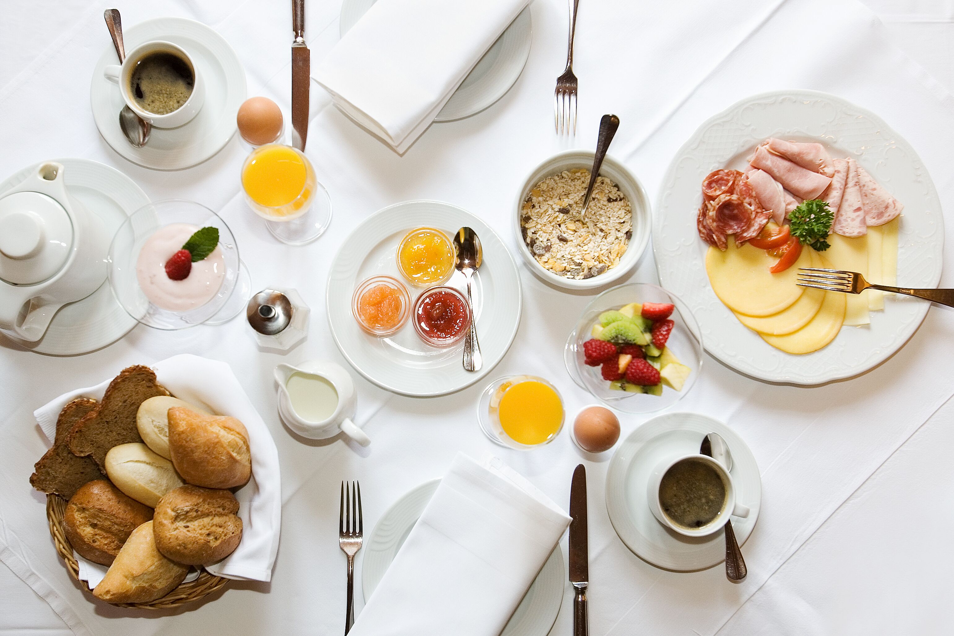 free buffet breakfast