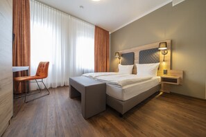 Standard Double Room | Individually decorated, individually furnished, desk, laptop workspace - Hotel-Restaurant Hirsch (Kehl)