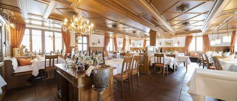 Frühstück, Mittagessen, Abendessen, Speisen im Freien