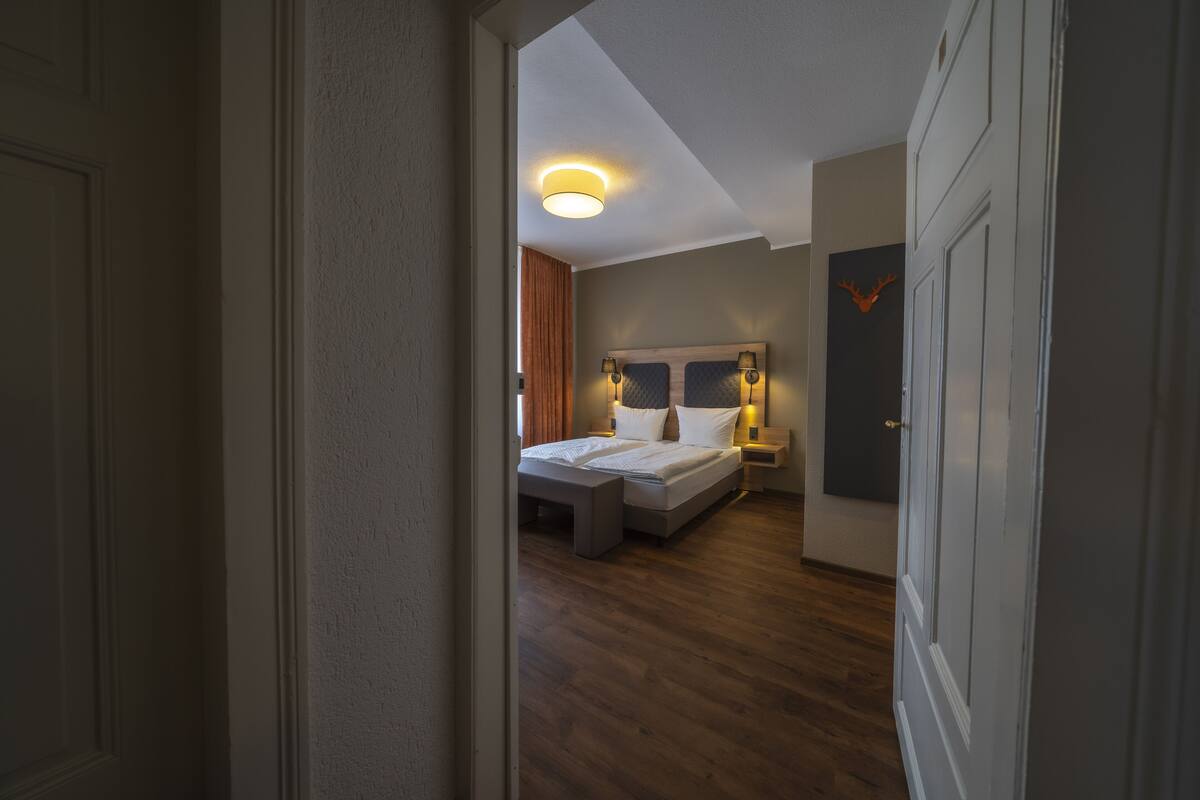 1 bedroom, individually decorated, individually furnished, desk