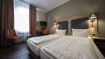 Standard-Doppelzimmer | Individuell dekoriert, individuell eingerichtet, Schreibtisch