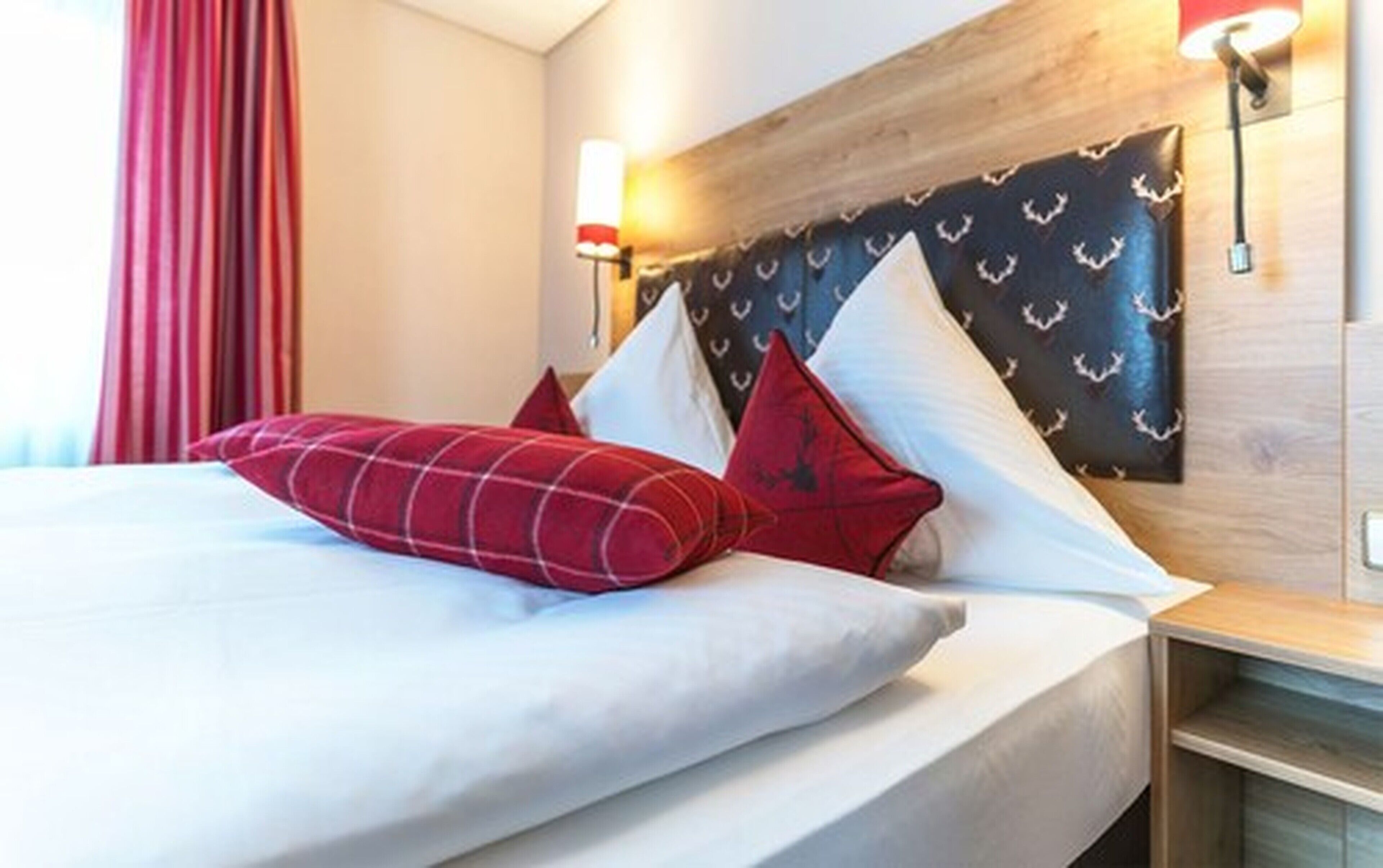 1 bedroom, individually decorated, individually furnished, desk