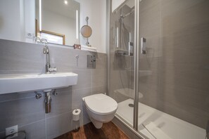 Hårføner og håndklær