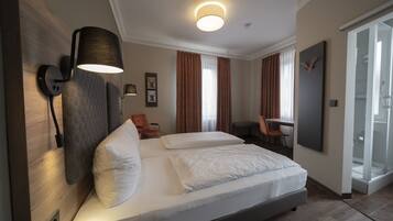 Standard-Doppelzimmer | Individuell dekoriert, individuell eingerichtet, Schreibtisch