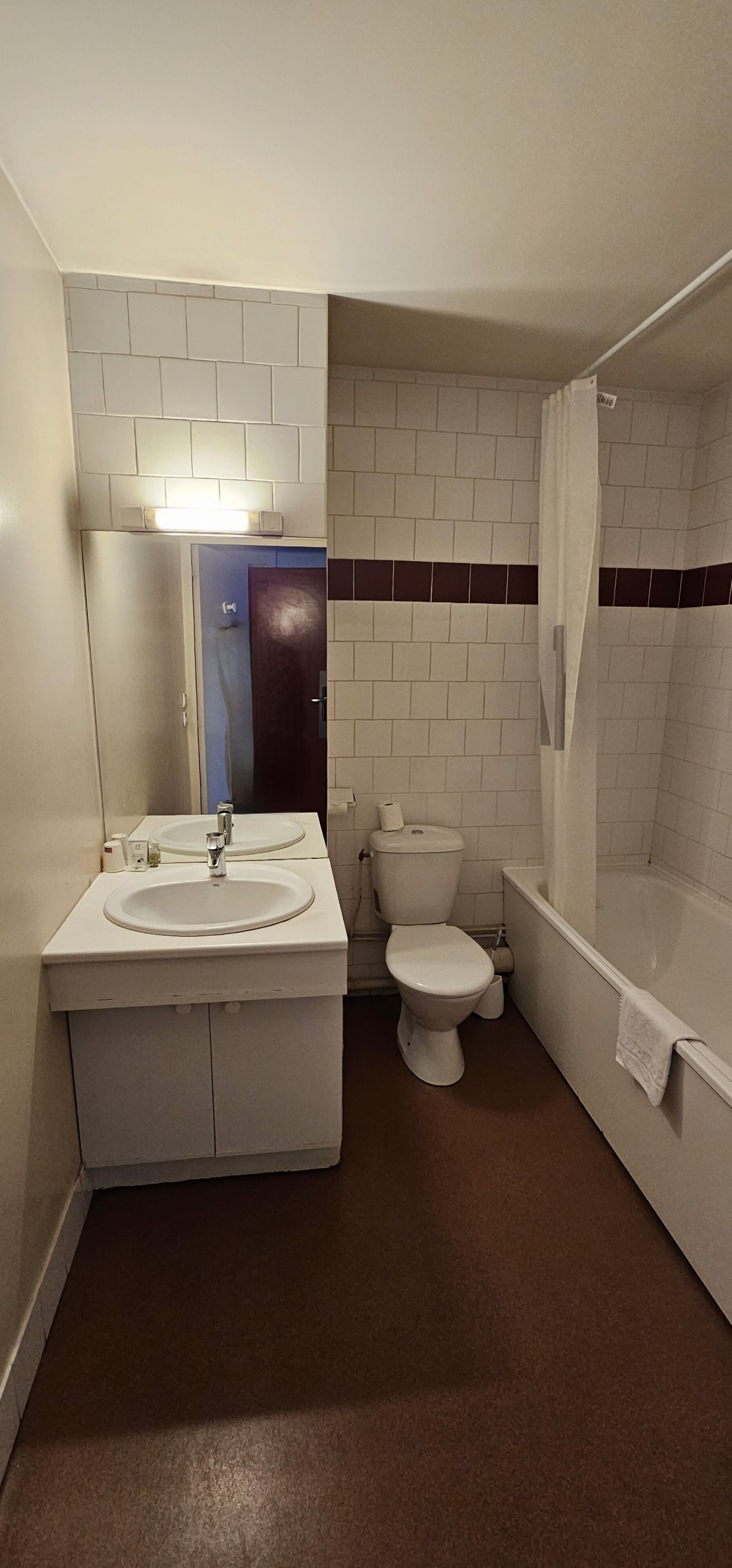 bathtub, free toiletries, hair dryer, towels