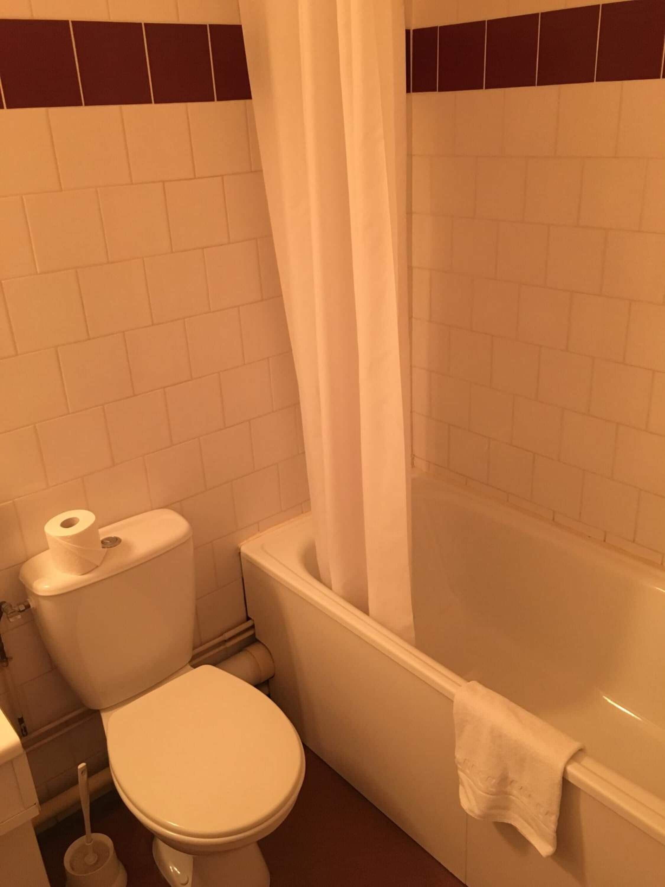 bathtub, free toiletries, hair dryer, towels
